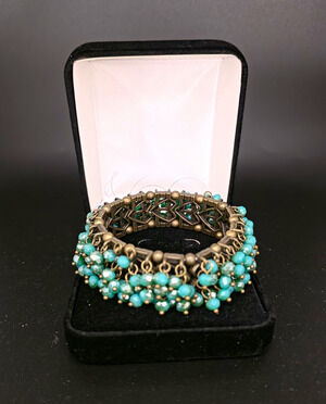 Plunder Design "Chloe" teal stretch bracelet.